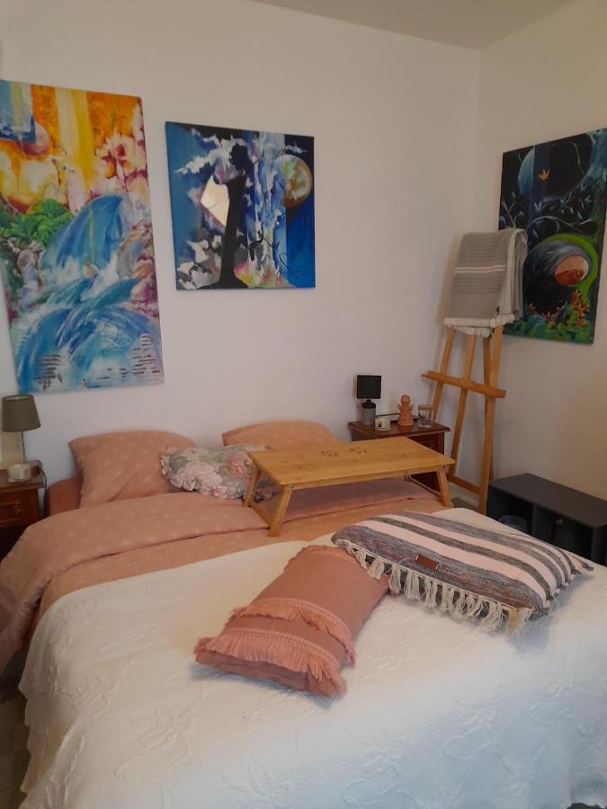 La Chambre De Garance Et Ses Couleurs D'Art Saint-Pol-de-Léon Esterno foto